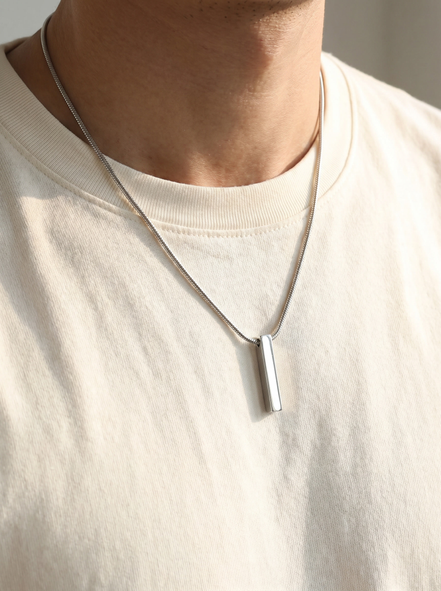 Minimal Pendant & Round Chain